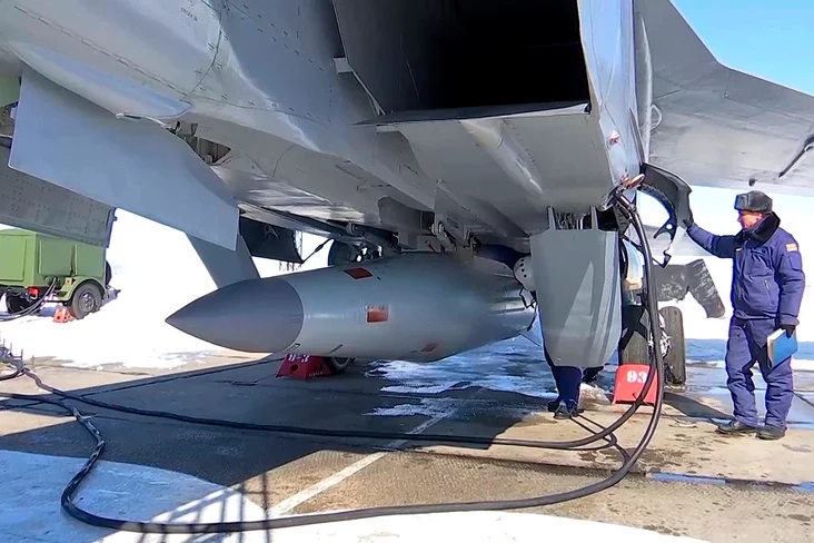 MiH-31K z rakietaj kompleksu «Kinžał" MiG-31K with a missile complex Kinzhal MiH-31K s rakietnym kompleksom «Kinžał»