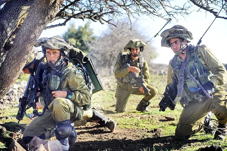 Tavor (varyjanty X95 i CTAR-21) u Izraili Tavor (X95 and CTAR-21 variants) in use Tavor (varianty X95 i CTAR-21) ispolzujetsia v Izraile.