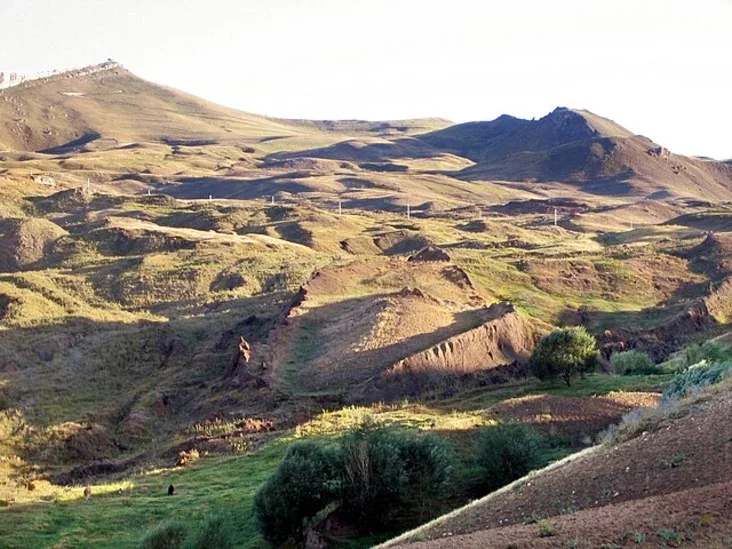 Меркаваныя астанкі Ноева каўчэга каля Тэндурэка ў Турцыі The alleged remains of Noah's Ark near Tendurek in Turkey Предполагаемые останки Ноева ковчега около Тендюрека в Турции