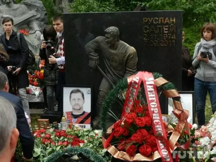 Открытие памятника Руслан Салею в 2012 году в Минске. Фото: TUT.BY