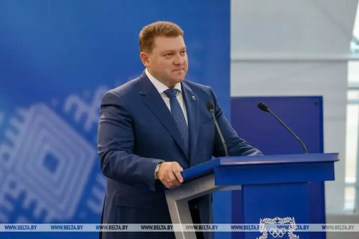 Dźmitryj Łukašenka na ŭručeńni śviedčańniaŭ pierśpiektyŭnym spartoŭcam i treneram, Minsk, 2019 hod. Fota: BIEŁTA