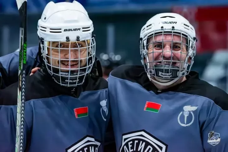 Andriej Parchimovič (sprava) pośle ihry lubitielskoj chokkiejnoj komandy "Lehion". Minsk, 21 marta 2025 hoda. Foto iz Instagram-akkaunta sportclubhockey