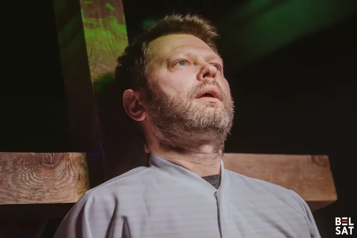 Прэм’ера спектаклю «Інсургенты» паводле п’есы Зянона Пазняка ў Варшаве на сцэне The Backstage Bar. Варшава, Польшча. 11 чэрвеня 2025 года. Фота: Рауль Дзюк / Белсат