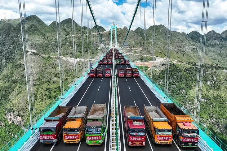 Most praź Vialiki kańjon Chuaczian Most čieriez Hrand-Kańon Chuaczian Huajiang Grand Canyon Bridge