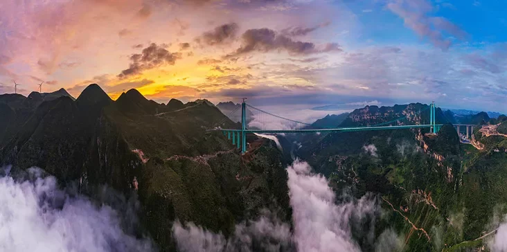 Most praź Vialiki kańjon Chuaczian Most čieriez Hrand-Kańon Chuaczian Huajiang Grand Canyon Bridge