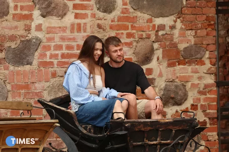 Tourists in Mir Castle
