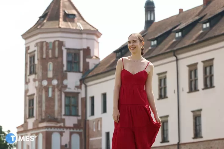 Tourist in Mir Castle. Photo: Pavel Arlouski, Times.by