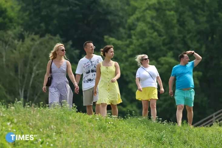 Tourists in Mir Castle. Photo: Pavel Arlouski, Times.by