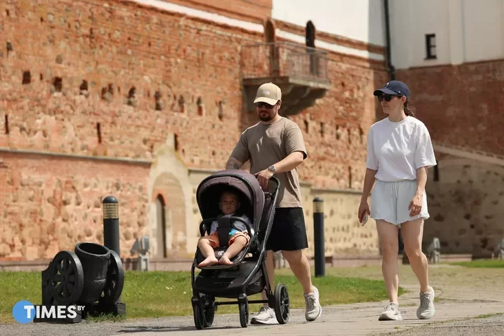 Tourists in Mir Castle. Photo: Pavel Arlouski, Times.by