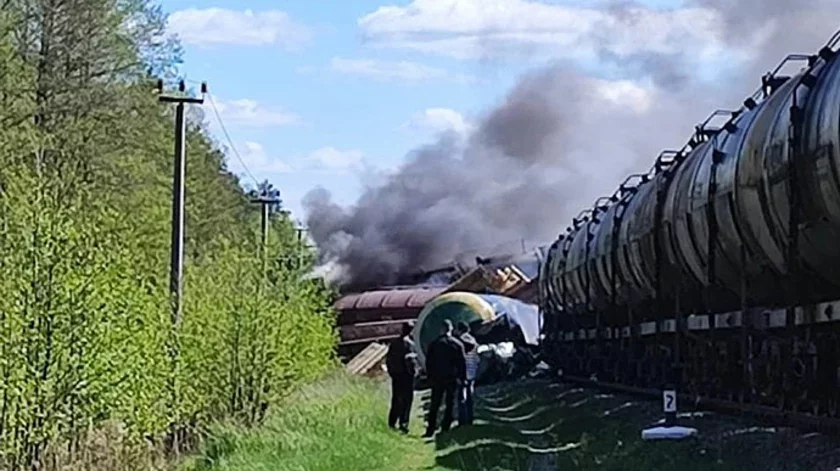 Схождение поезда с рельсов во время диверсии в Брянской области