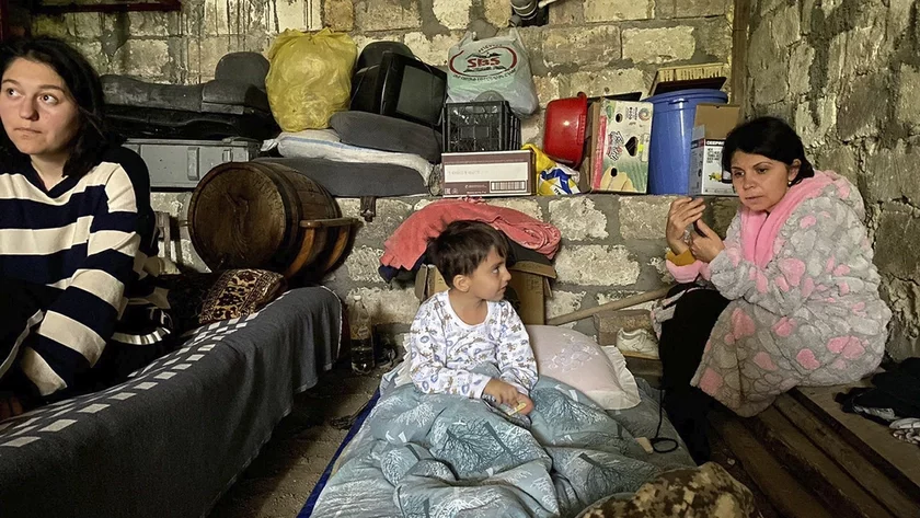 Children are in a shelter during shelling in Stepanakert Дети в убежище во время обстрела в Степанокерте Дзеці ў сховішчы пад час абстрэлу ў Сцепанакерце
