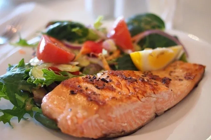 Scientists have found out how much fish you need to eat to maintain brain health Učienyje vyjaśnili, skolko ryby nužno jesť, čtoby sochraniť zdorov́je mozha Vučonyja vyśvietlili, kolki nieabchodna jeści ryby, kab zachavać zdaroŭje mozhu
