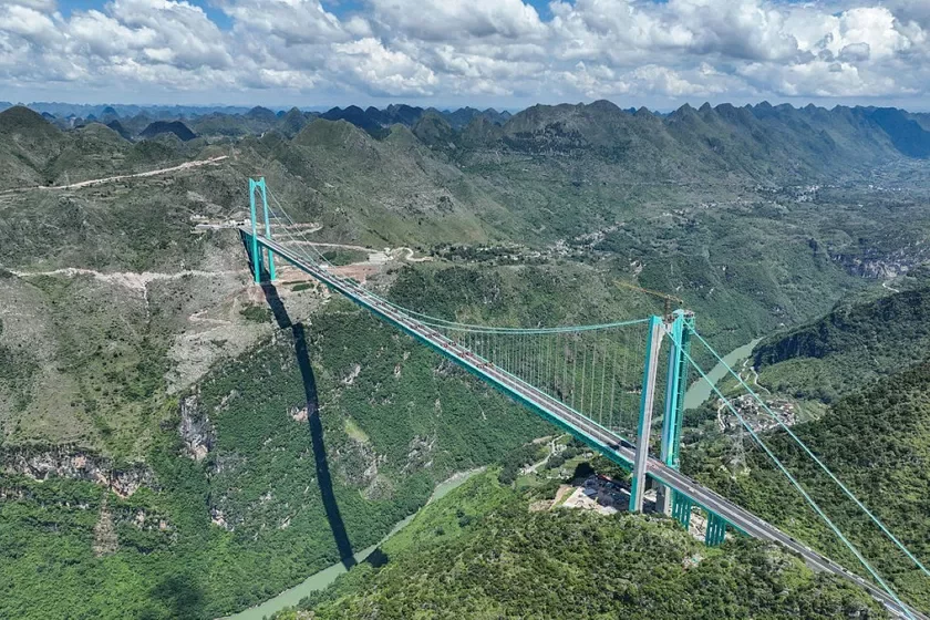 Most praź Vialiki kańjon Chuaczian Most čieriez Hrand-Kańon Chuaczian Huajiang Grand Canyon Bridge