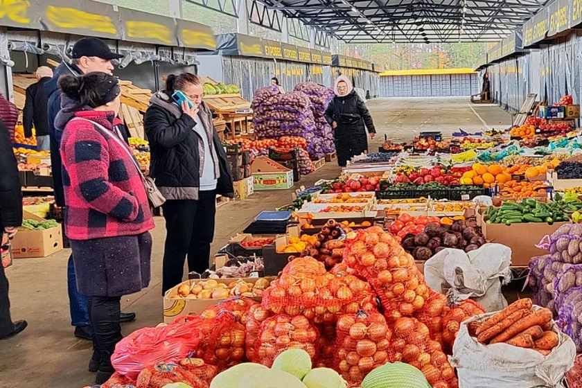 Конкурент Комаровки: посмотрели цены на "секретном" рынке под Минском