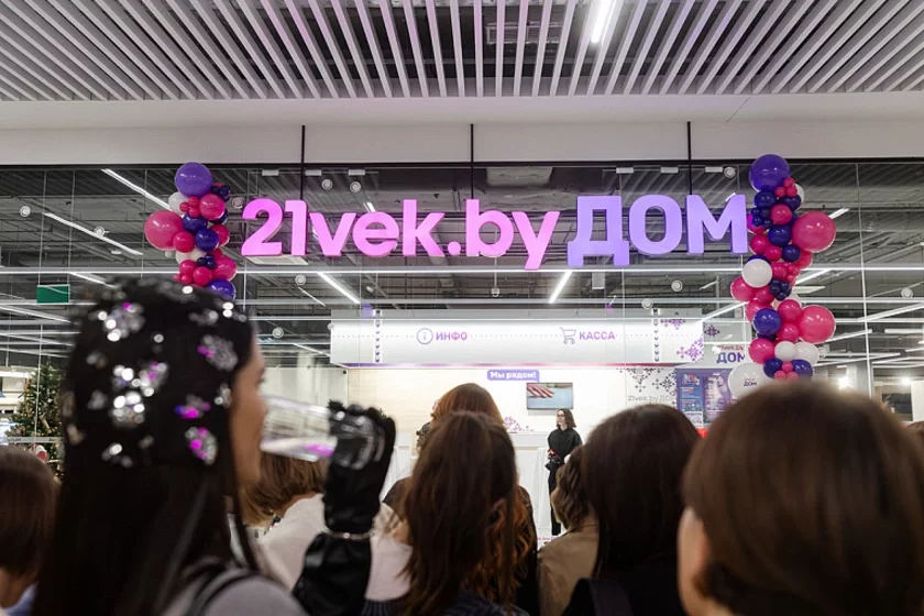 В 21vek.by открылся первый офлайн-магазин — посмотрели, что там продают