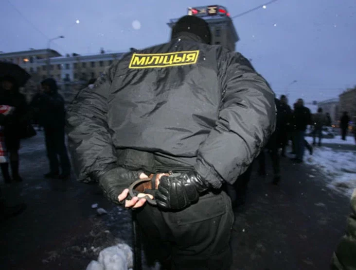 Police scuffle with a protester during an opposition rally in central Minsk. Photo by Julia Darashkevich