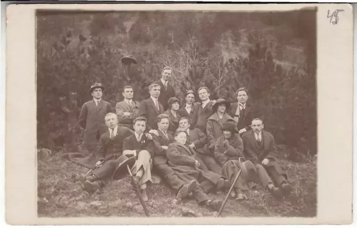 Беларускія студэнты на адпачынку ў ваколіцах Прагі. 1920-я гг. Фота: Цэнтральная навуковая бібліятэка імя Я. Коласа