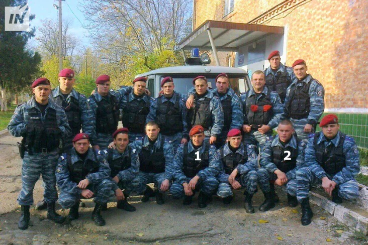 Байцы мікалаеўскага «Беркута» ў месцы сваёй сталай дыслакацыі. Сяргей Панасенка — пазначаны личбай 1, Мікалай Стагарняк — личбай 2. Фота InformNapalm