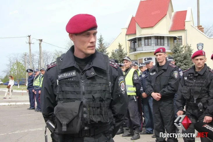 Дзмітрый Анцупаў падчас правядзення вучэнняў на блокпосце, красавік 2014 г., Мікалаеў. Фота news.pn