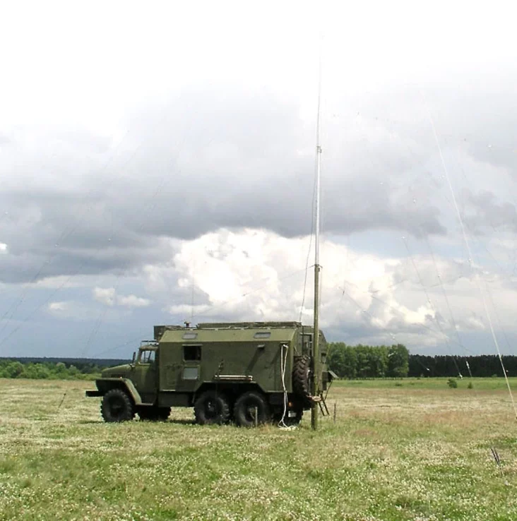 Российская автоматизированная станция постановки помех радиосвязи Р-378А "Тобол", которая использовалась для саботирования работы системы Starlink над Украиной в 2022 году. Фото: открытый доступ