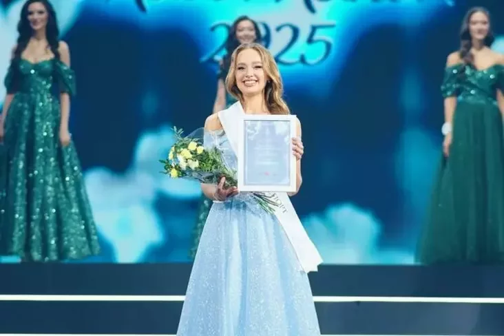 Анастасия Некрашевич получает награду конкурса красоты «Мисс Минск — 2025». Фото: sport5.by