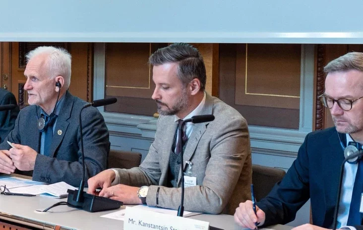 Mikhail Sender as an interpreter at a meeting between Nobel laureate Ales Bialiatski and members of the Swedish parliament. Stockholm, April 14, 2026. Photo: personal archive
