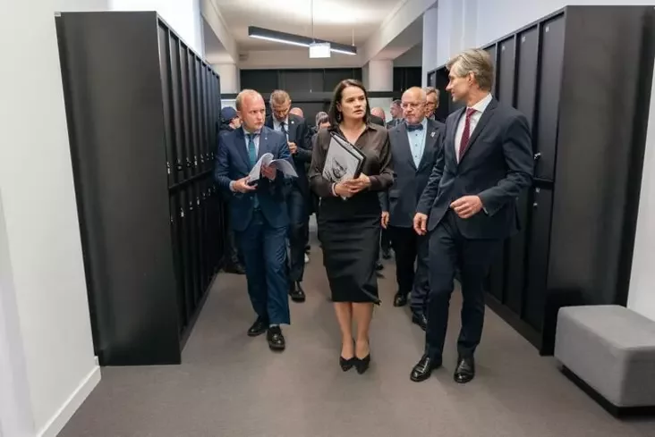 Светлана Тихановская и министр иностранных дел Литвы Кястутис Будрис (справа) во время открытия информационного пункта Совета Европы в Вильнюсе. Литва, 12 мая 2026 года. Фото: пресс-служба Офиса Тихановской
