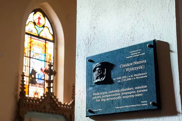 Doška ŭ pamiać Česlava Niemana ŭ kasciolie