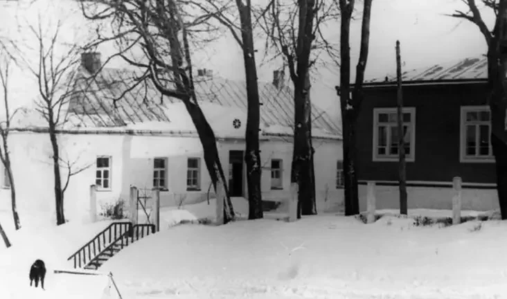 Residential building and fragment of the school building at the convent