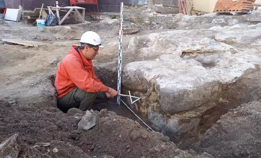 Башню времен Витовта с гравюры Цюндта нашли археологи на территории Старого замка