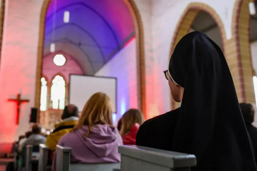 nun манашка монахиня