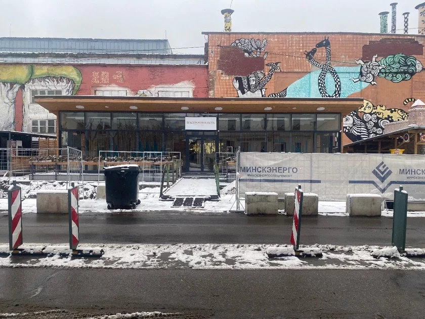 « Где-то точно есть проходик к нашим дверям». Как стройка повлияла на жизнь самой тусовочной улицы Минска