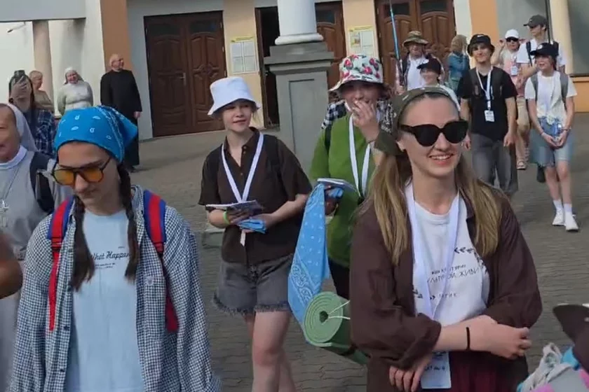 Першыя пілігрымкі выйшлі ў Будслаў: яны будуць ісці пешшу 9 дзён