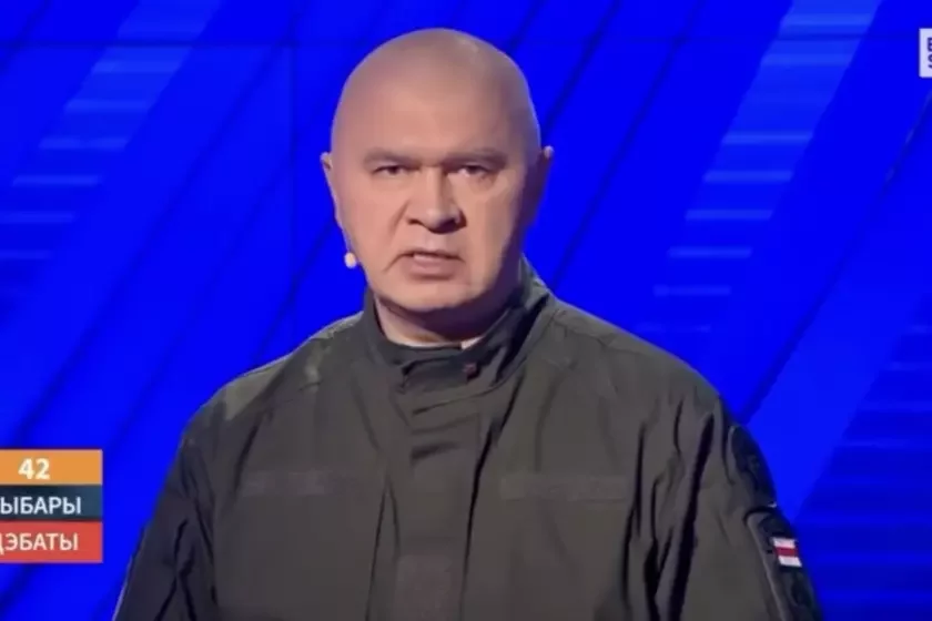 Анатоль Міхнавец, №4 выбарчага спісу Рух Воля, прадставіў наш спіс на дэбатах «Белсату». 12 траўня 2026 года. Скрыншот: Белсат